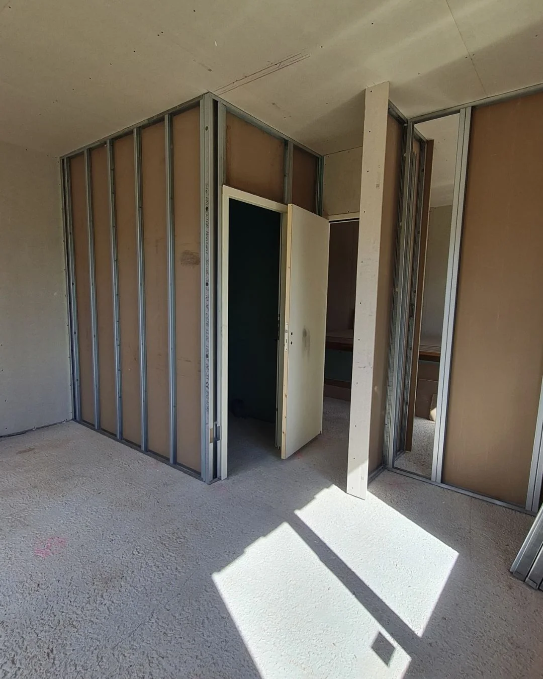 Rénovation d'un studio de 16m² à Saint-Médard-en-Jalles : photos avant travaux espace de vie (autre orientation)